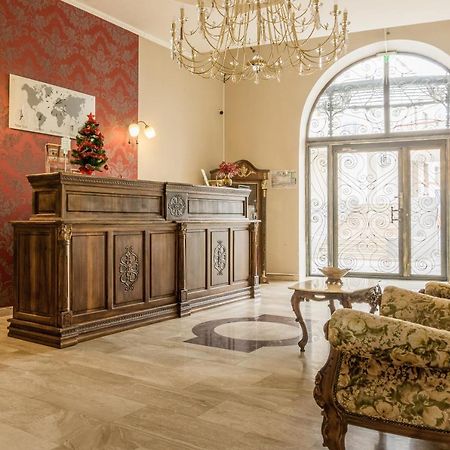 Hotel Ferdinand Hateg Bagian luar foto