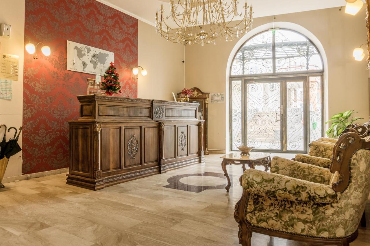Hotel Ferdinand Hateg Bagian luar foto