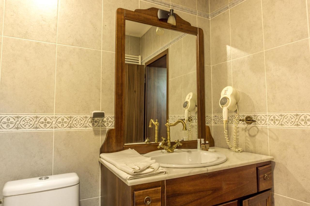 Hotel Ferdinand Hateg Bagian luar foto