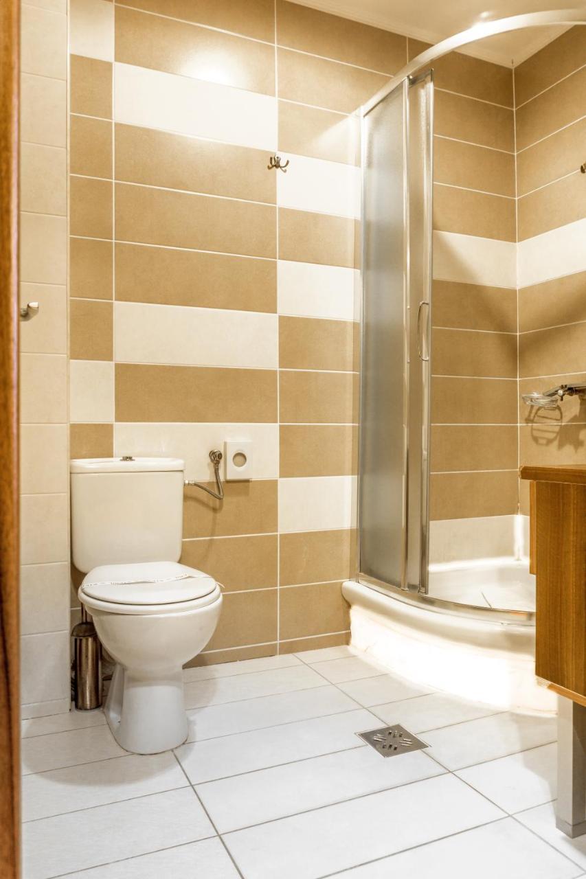 Hotel Ferdinand Hateg Bagian luar foto
