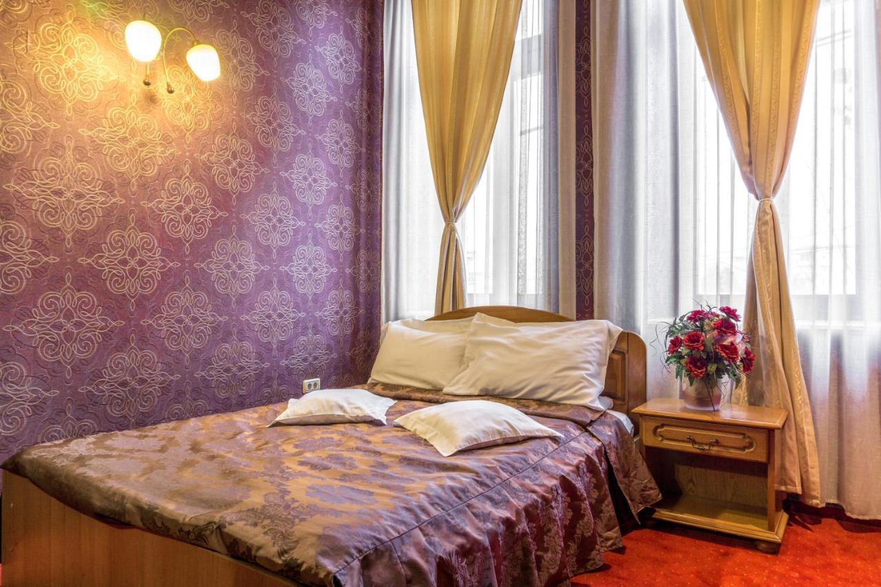 Hotel Ferdinand Hateg Bagian luar foto